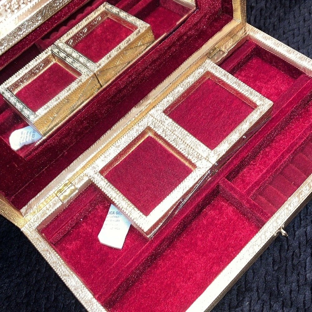 🌟NWT: Gold Chakra Jewelry Box - Picture 7 of 9